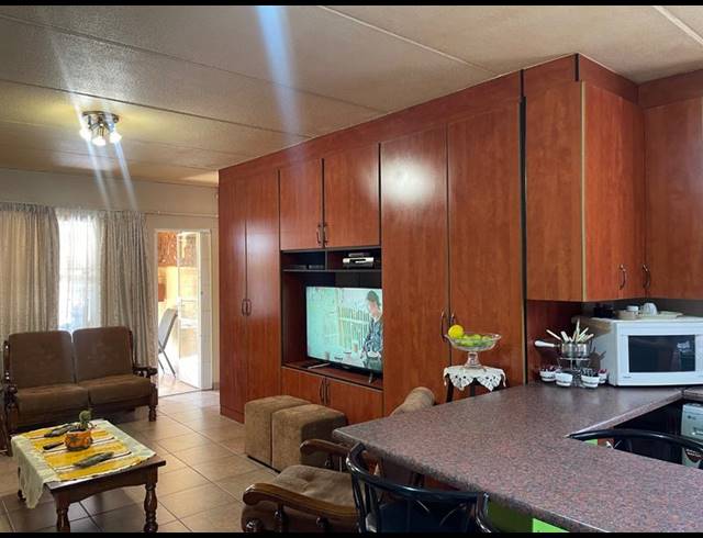 2 BEDROOM PROPERTY TO RENT IN VANDERBIJLPARK SE 2
